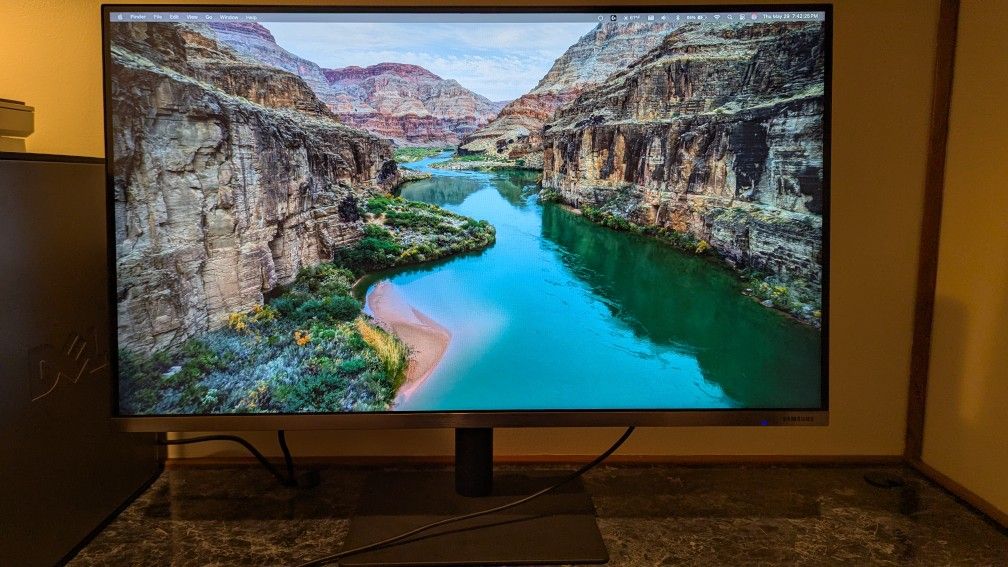 Samsung 32-inch 4K UHD Monitor (3840 x 2160 resolution)