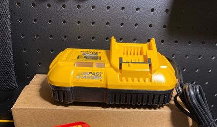 Dewalt 20v or 60v fast charger. BRAND NEW