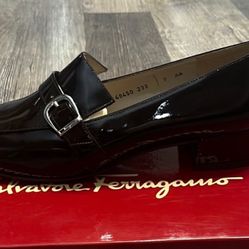 Salvatore Ferragamo NIB Loafers Black SZ9