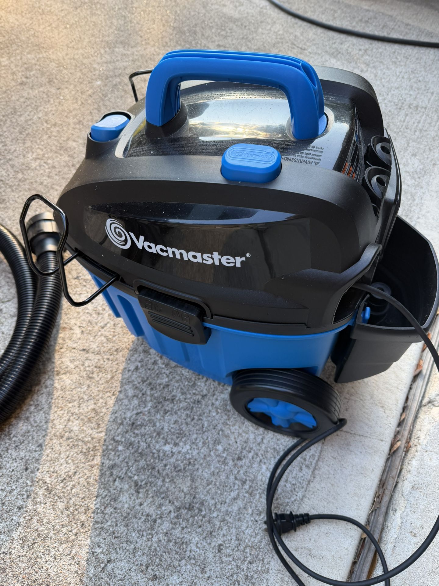 Vacmaster 4 Gallon Wet/Dry Shop Vacuum w/ Hose & Attachments