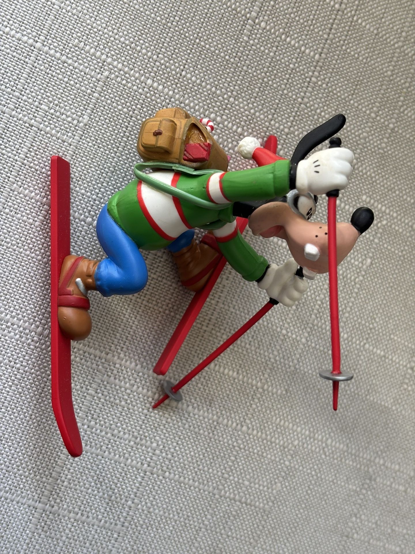 vintage Grolier Disney Goofy Skiing Christmas ornament