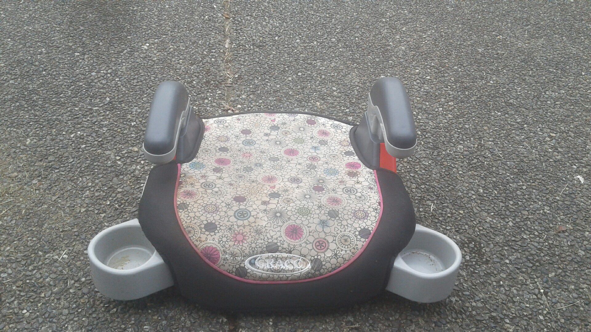 Graco car seat with 2 cup holders
