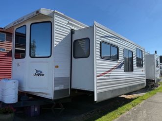 2009 Jayco J-Flight Bungalow 40FER destination trailer Clean Title