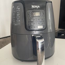 Ninja AF101 4QT Air Fryer Crisps Roasts Reheats Dehydrates Gray