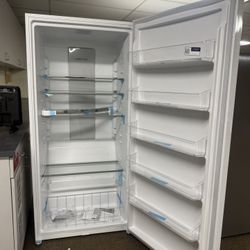 Frigidaire 20-cu ft Garage Ready Frost-free Upright Freezer ( White ) ENERGY STAR Certified