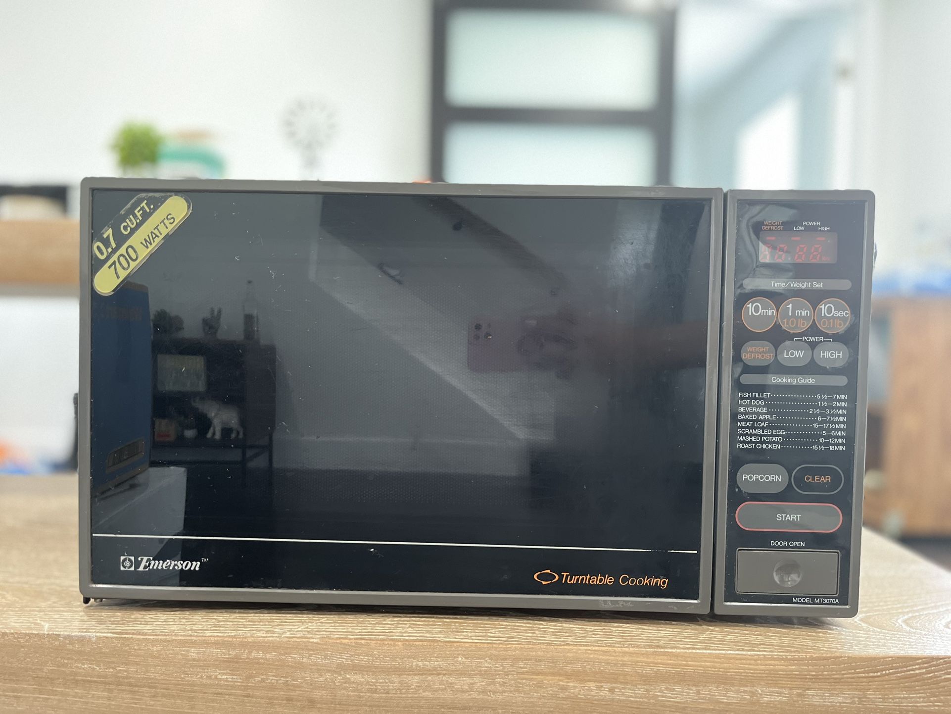 Vintage 1992 Emerson Microwave $50