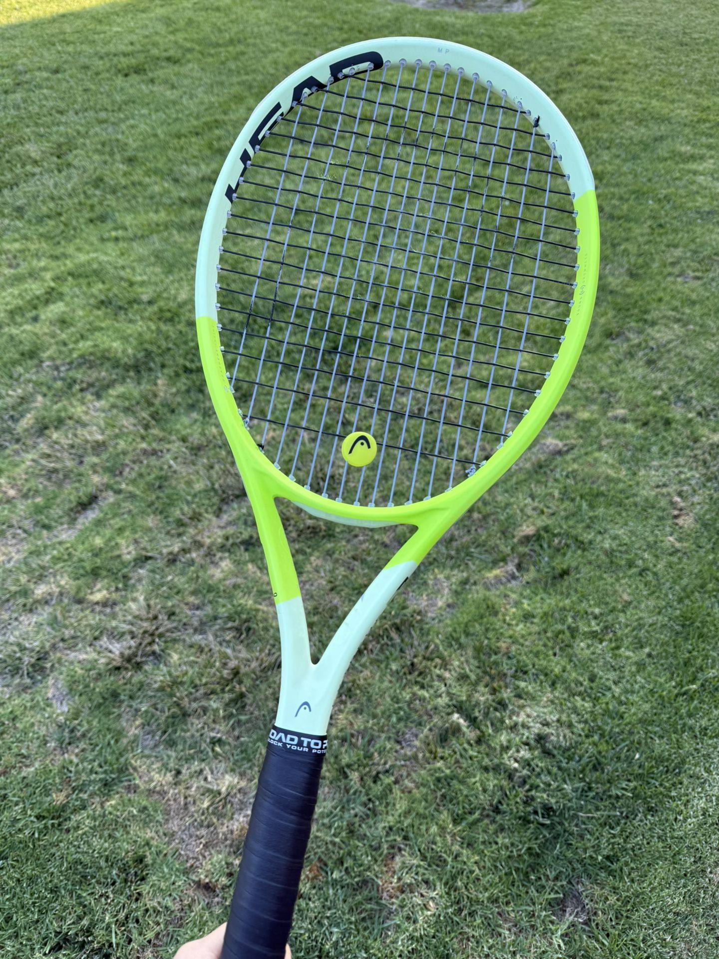 Head Extreme MP 2024 Tennis Racket