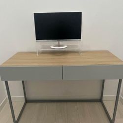 Very lightly used desk 