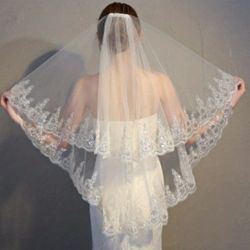 LACE EDGE WHITE BRIDAL VEIL WITH COMB 