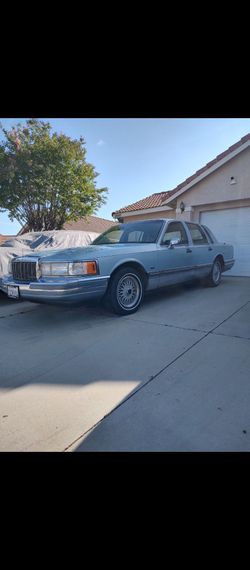 1990 Lincoln Town Car