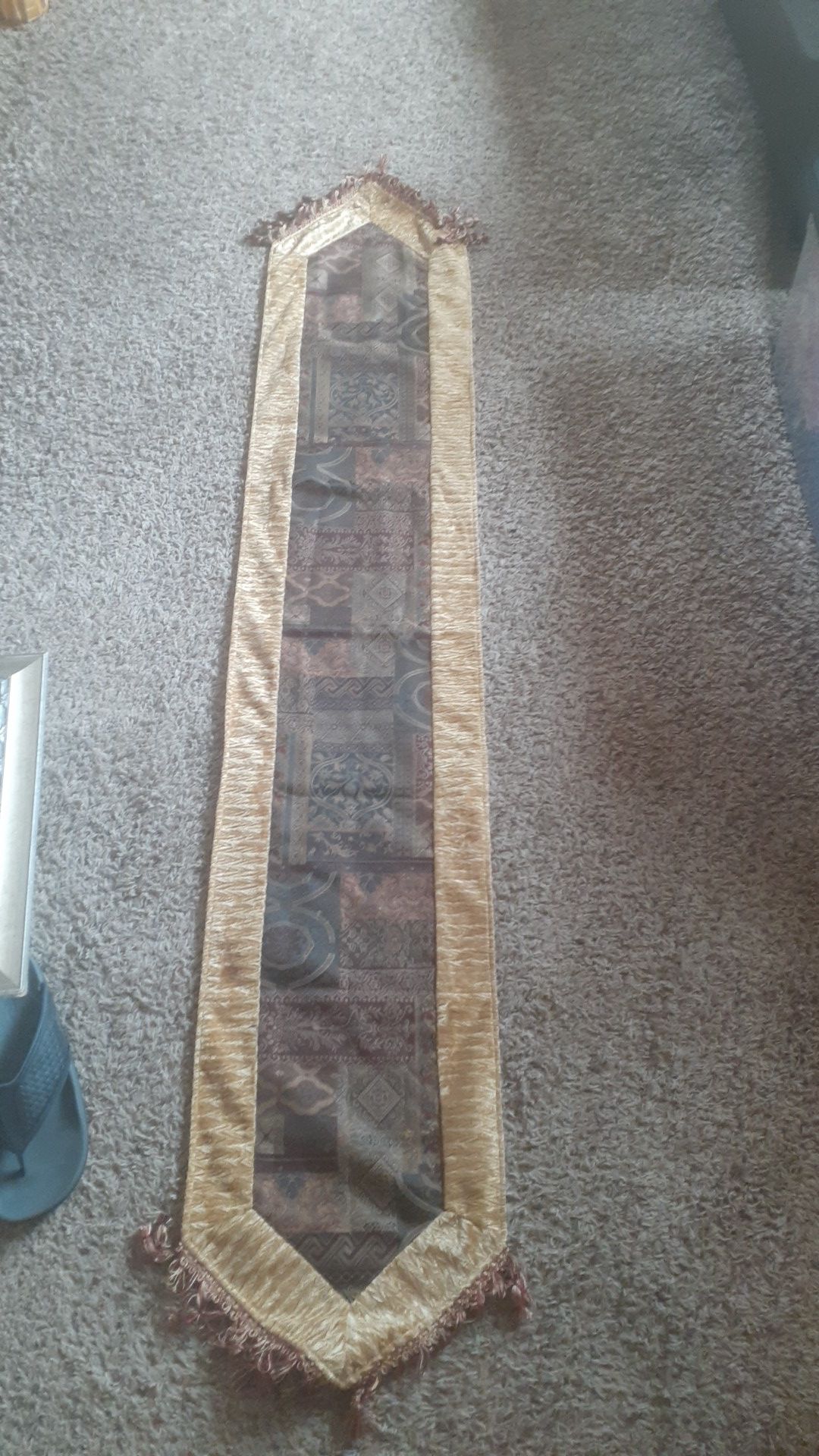 Gorgeous Table Runner Approximately 8ft long