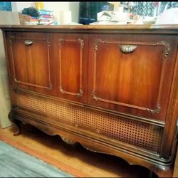 Vintage Grundig Record Player/Radio