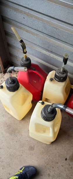 4 vp racing 5 gal gas cans