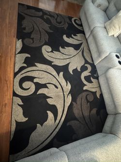 7 X 10ft Black Modern and Contemporary Hand Carved Rectangular Accent Rug with Mocha and Espresso Leaf Silhouette Design (7' 1" x 10' 5") $200 OBO