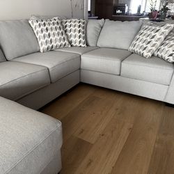 SOFA/COUCH Mor Furniture ORACLE Sectional Components  - NEW Delivered but Never Used