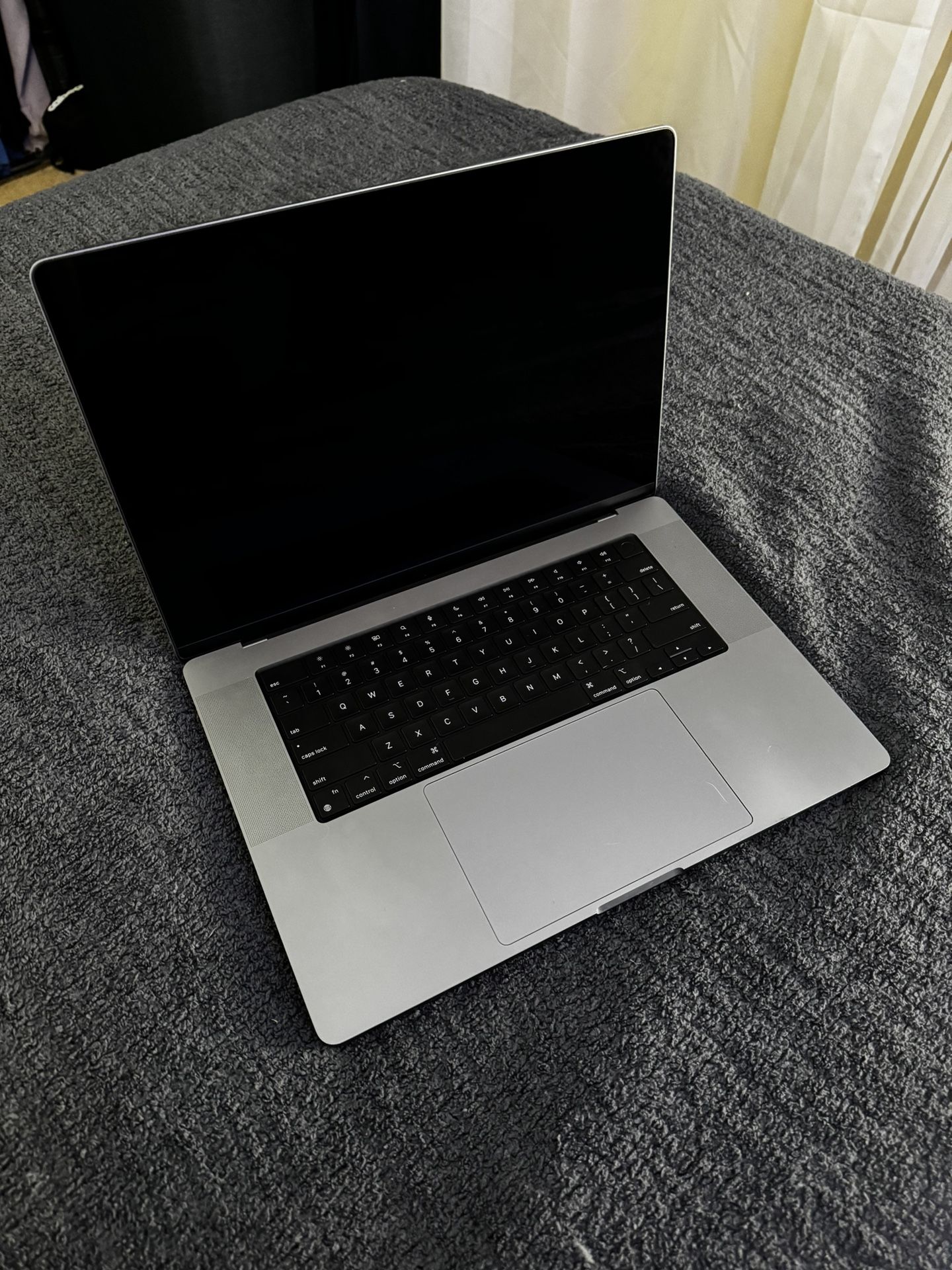 MacBook Pro M1 Max 16” 4TB SSD 64Gb RAM Laptops & Netbooks