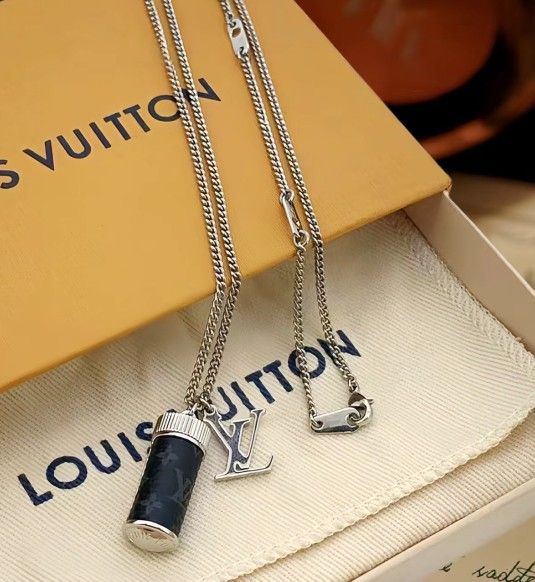 Presbyopic perfume bottle calfskin necklace unisex couple style silver