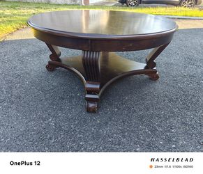 Round Centre Table 🆓🆓🆓🆓 Freefreefeee