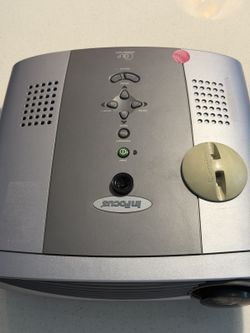 InFocus LP600 Projector XGA Portable Projector 2000 Lumen 300W - Remote & Case