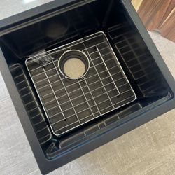 Brand New 18in Undermount Black Sink with Workstation
