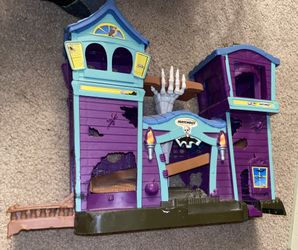 Matchbox Haunted House Hero City Playset from 2003