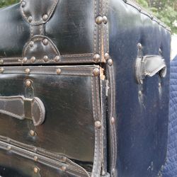 Sofa ,loveseat And Matching Recliner.