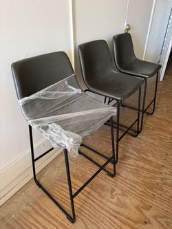 3 counter top high chairs