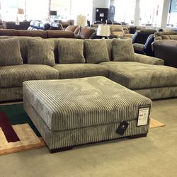 Lindyn 3pc Sectional with Chaise