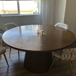 Round Table Sits 6