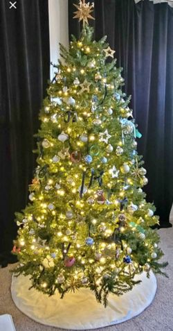 7.5 Ft Pre-lit Christmas Tree