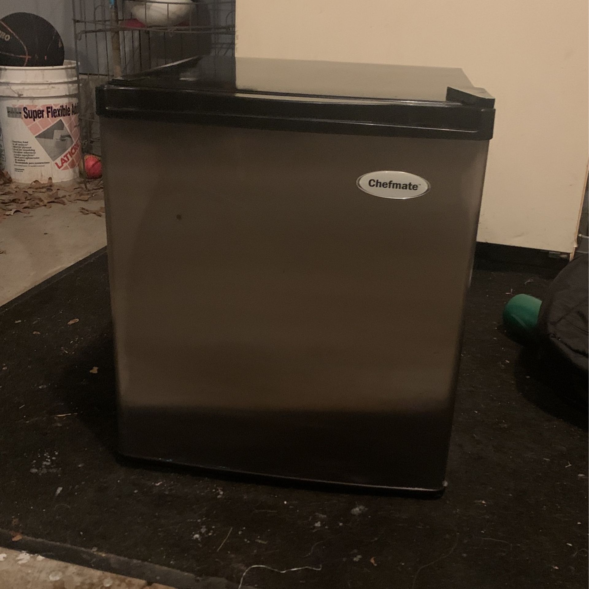 Chef mate Mini Fridge