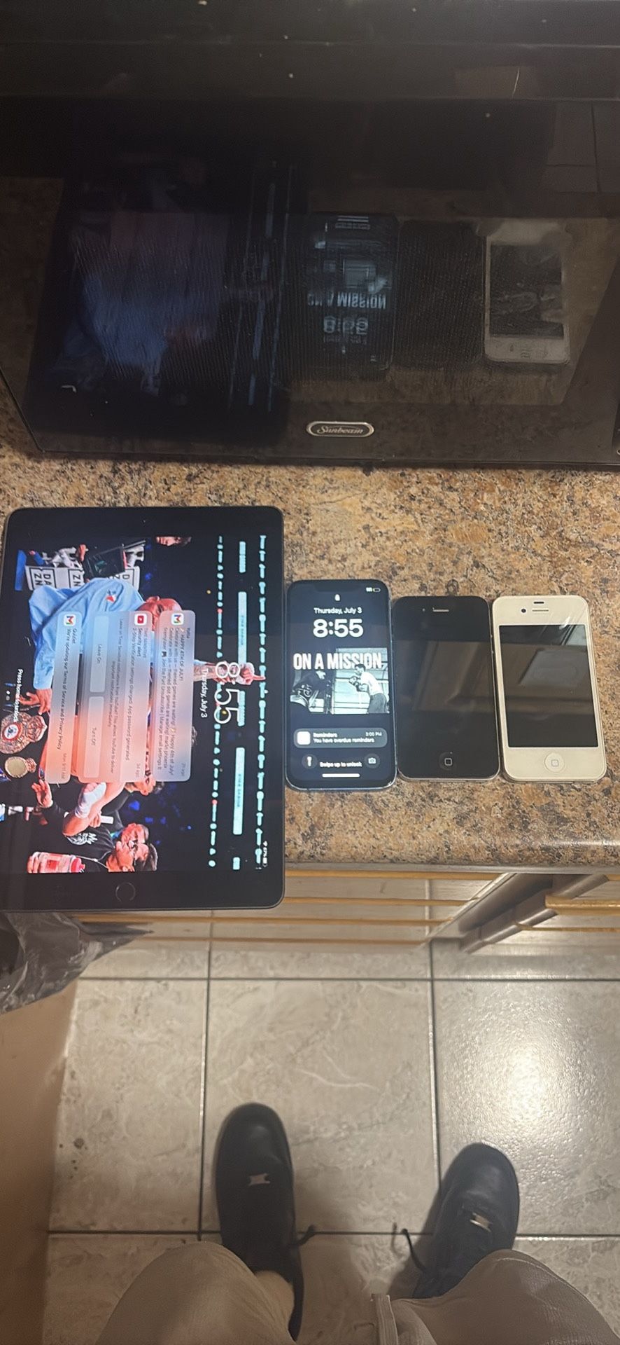 iphone, ipad LOT *READ DESCRIPTION