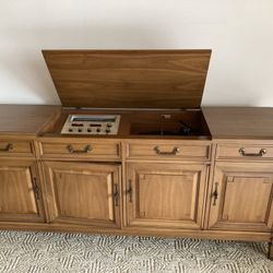  Mid-Century Fisher Futura Console Stereo Turntable Console 
