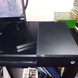 Xbox One,11 Xbox Games,Rechargeable Battery,4Tb Hard Drive