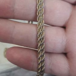 14k Gold rope chain 24 inches around 11 grams