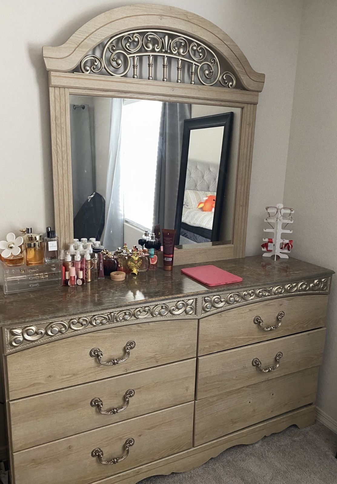 Bedroom Furniture Set