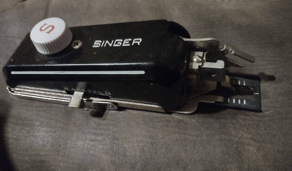 1948 Singer Buttonholer