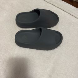 Yeezy Slides 