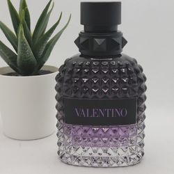 Valentino 

Uomo Born in Roma Purple 

1.7 fl 