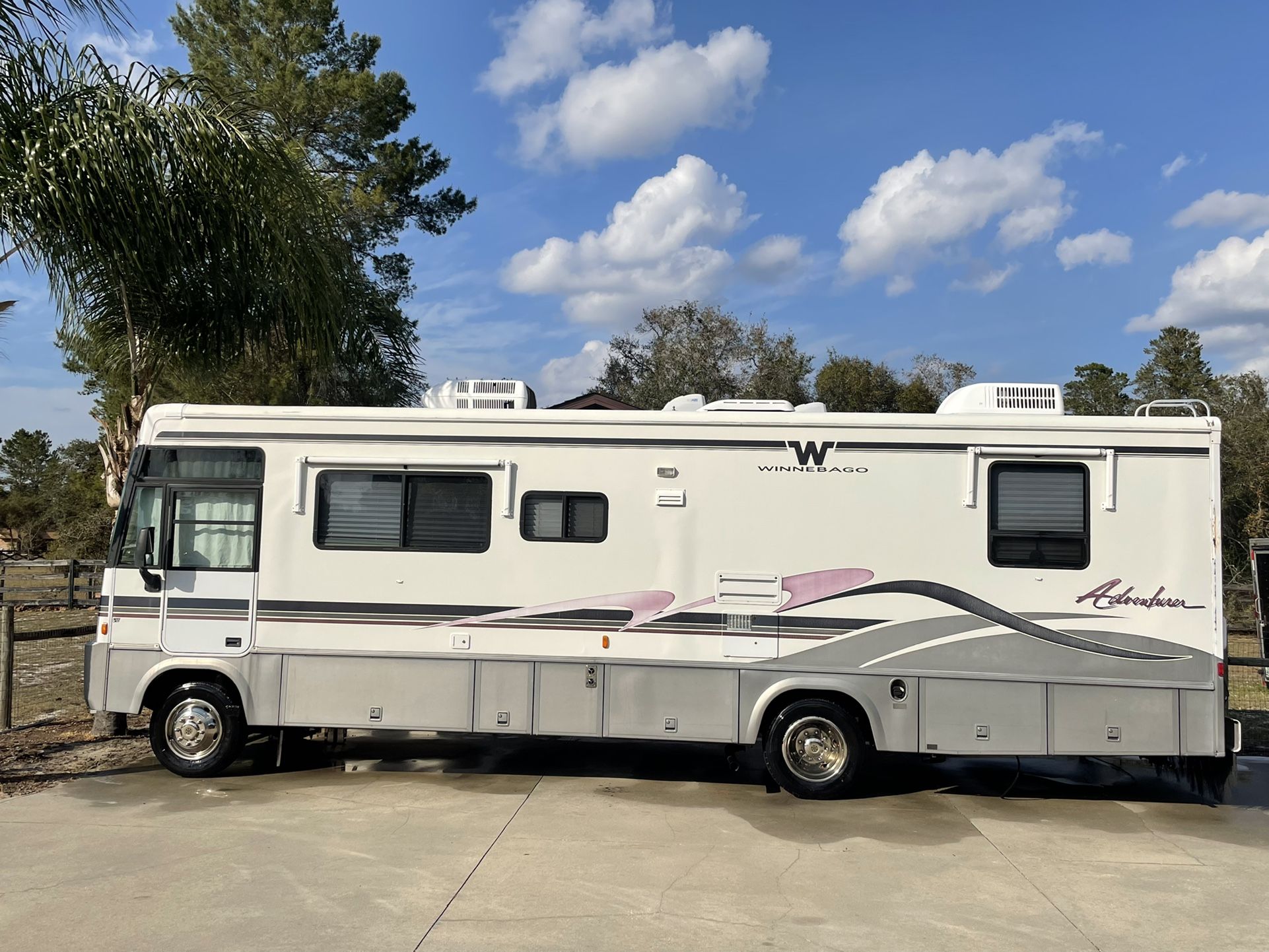 1999 Winnebago Adventure