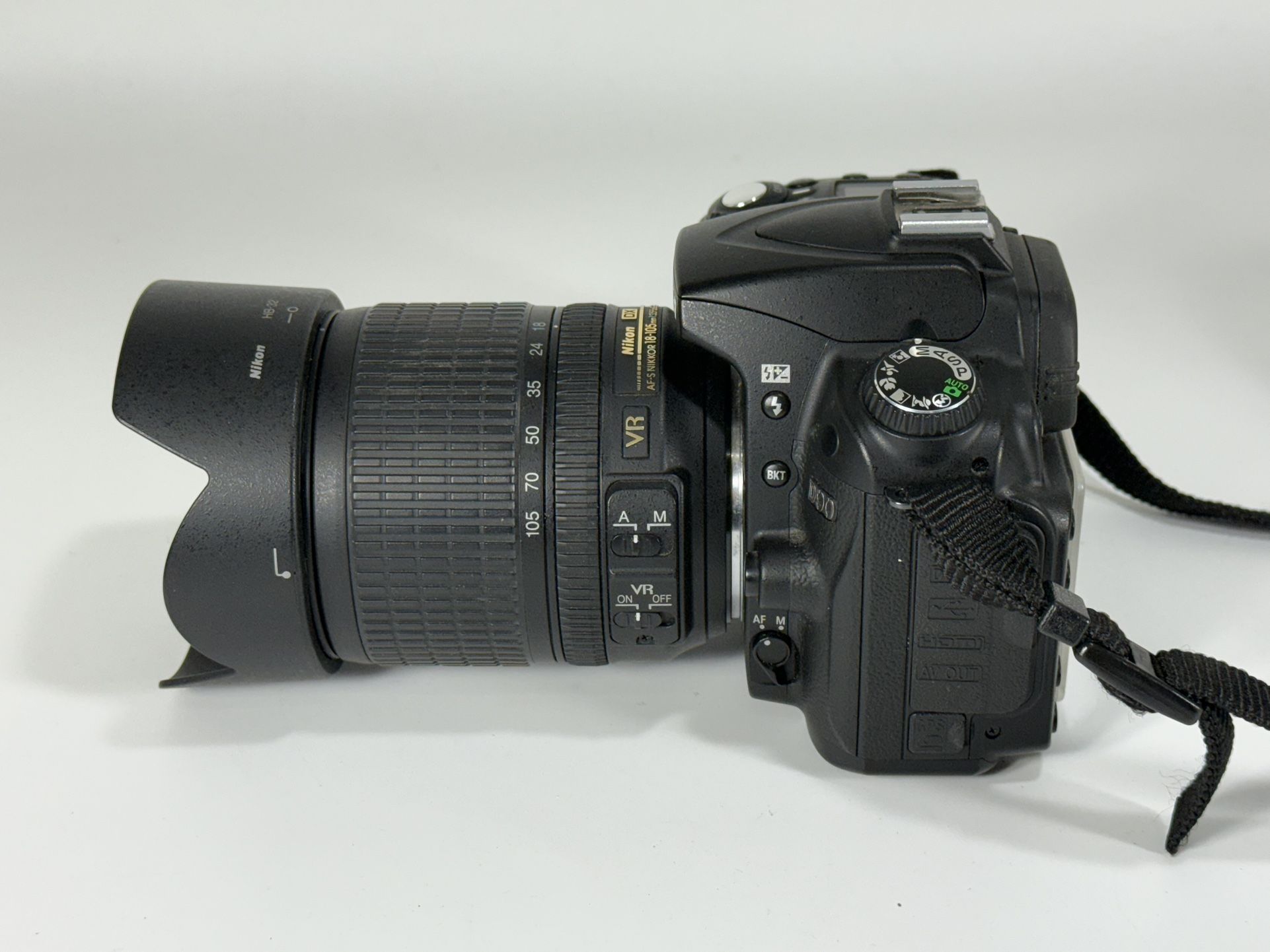 Nikon D90 Digital SLR Camera w/ DX AF-S 18-105mm f/3.5-5.6G Lens