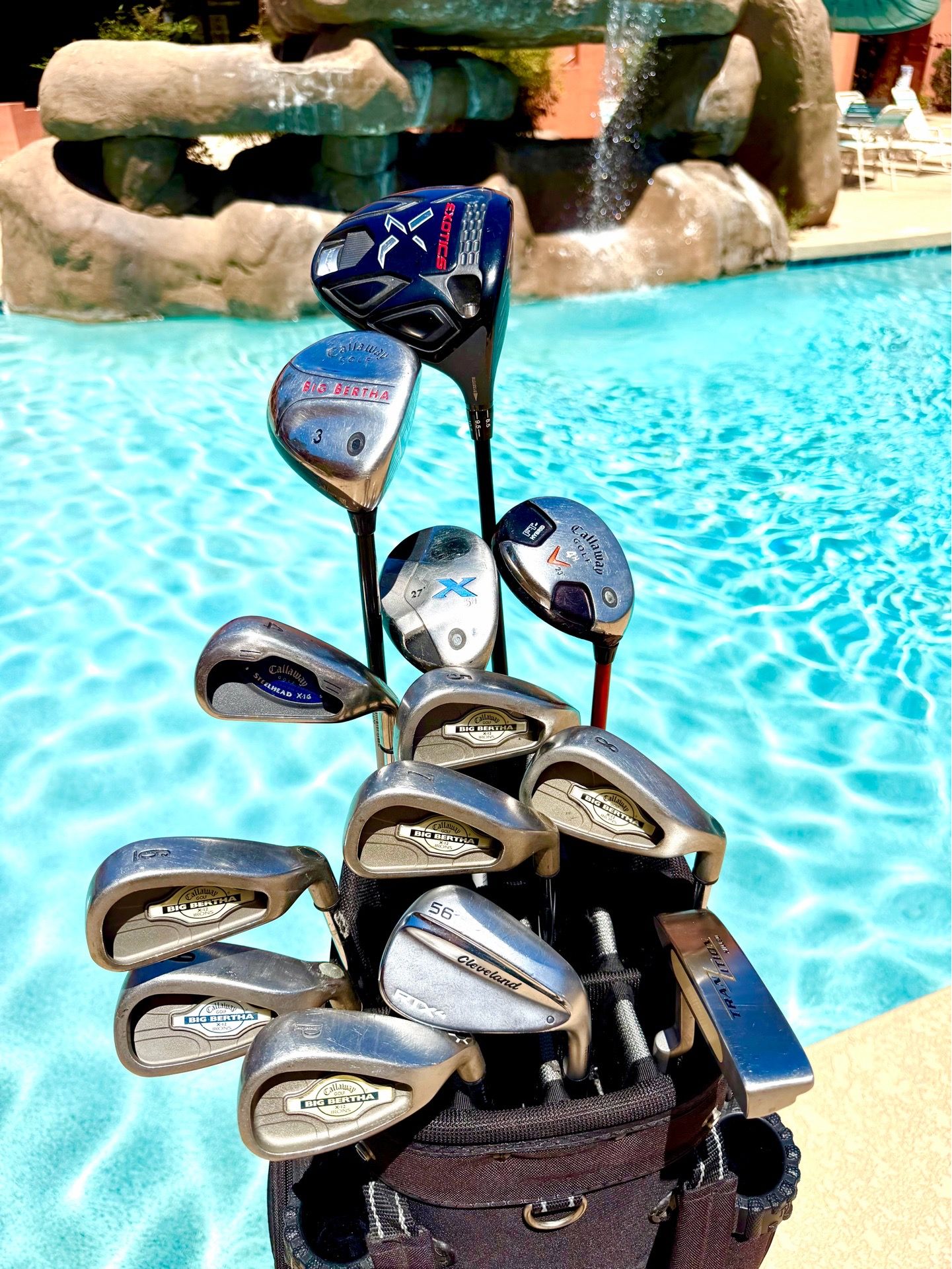 13PC CALLAWAY MENS GOLF CLUBS SET W NEW EXOTICS DRIVER AND NEW BAG!