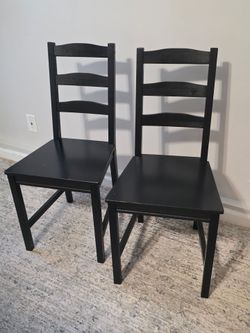 Set of 2 black dining chairs