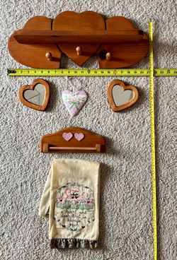 Wood Wall-Mounted Coat Rack Panel, 3 Peg Hooks, Heart Design, Shelf, Brown