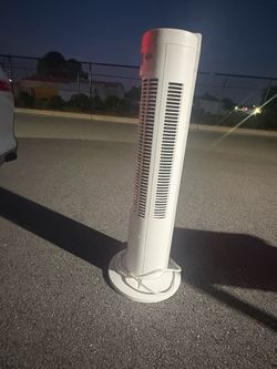 White Tower Fan with Round Base