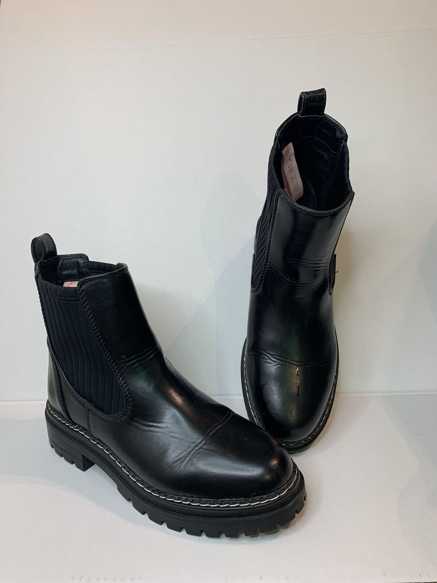 Black skylar boots women size 9 booties. 