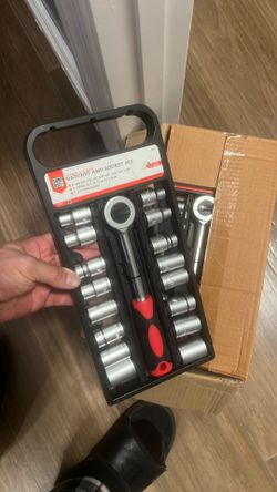 SureBilt 17-Piece 1/2" Drive Ratchet and Socket Set