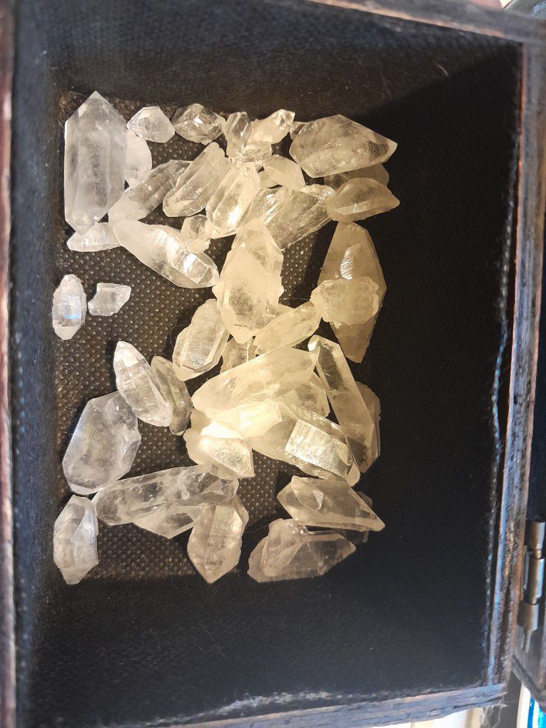 30 Quartz Crystals 