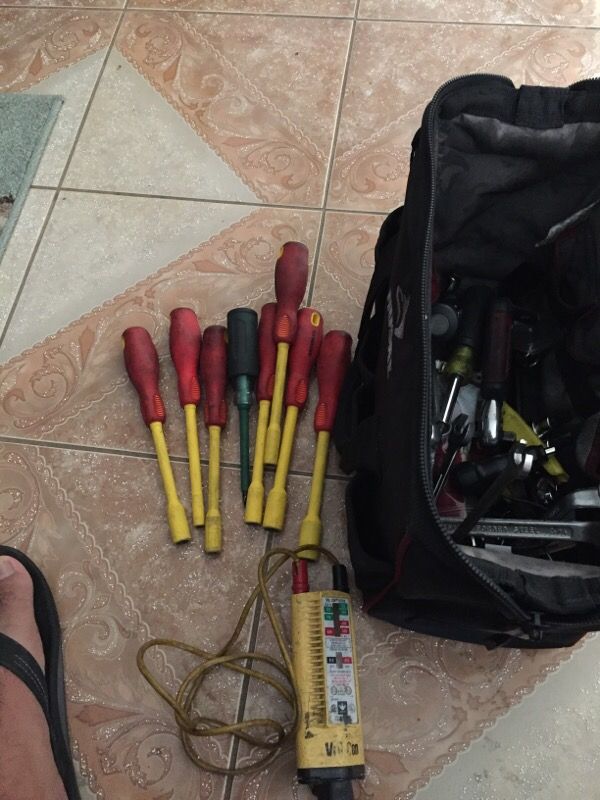 Electrician tools