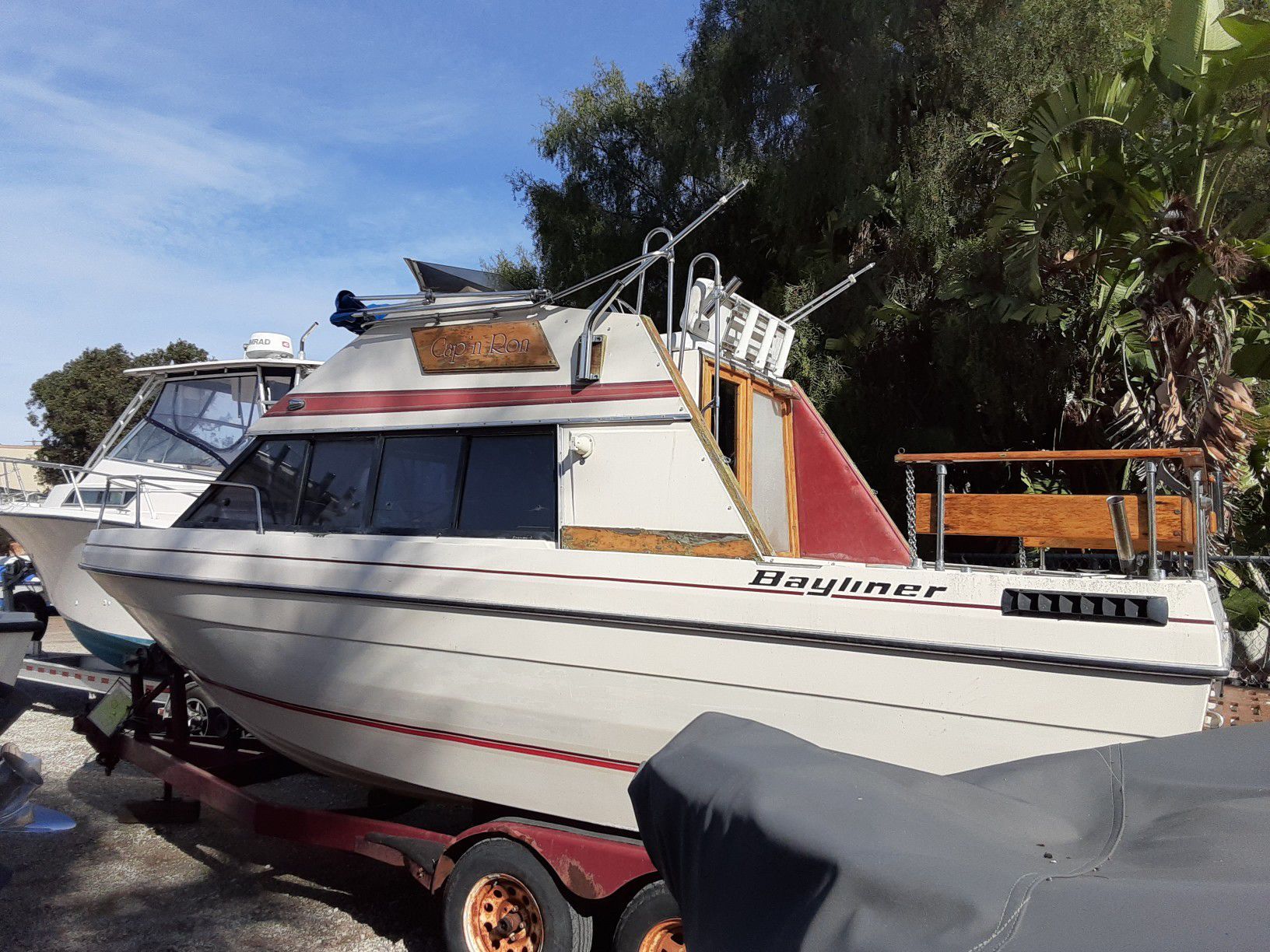 BAYLINER Cabin cruiser Fishing Boat. 1993